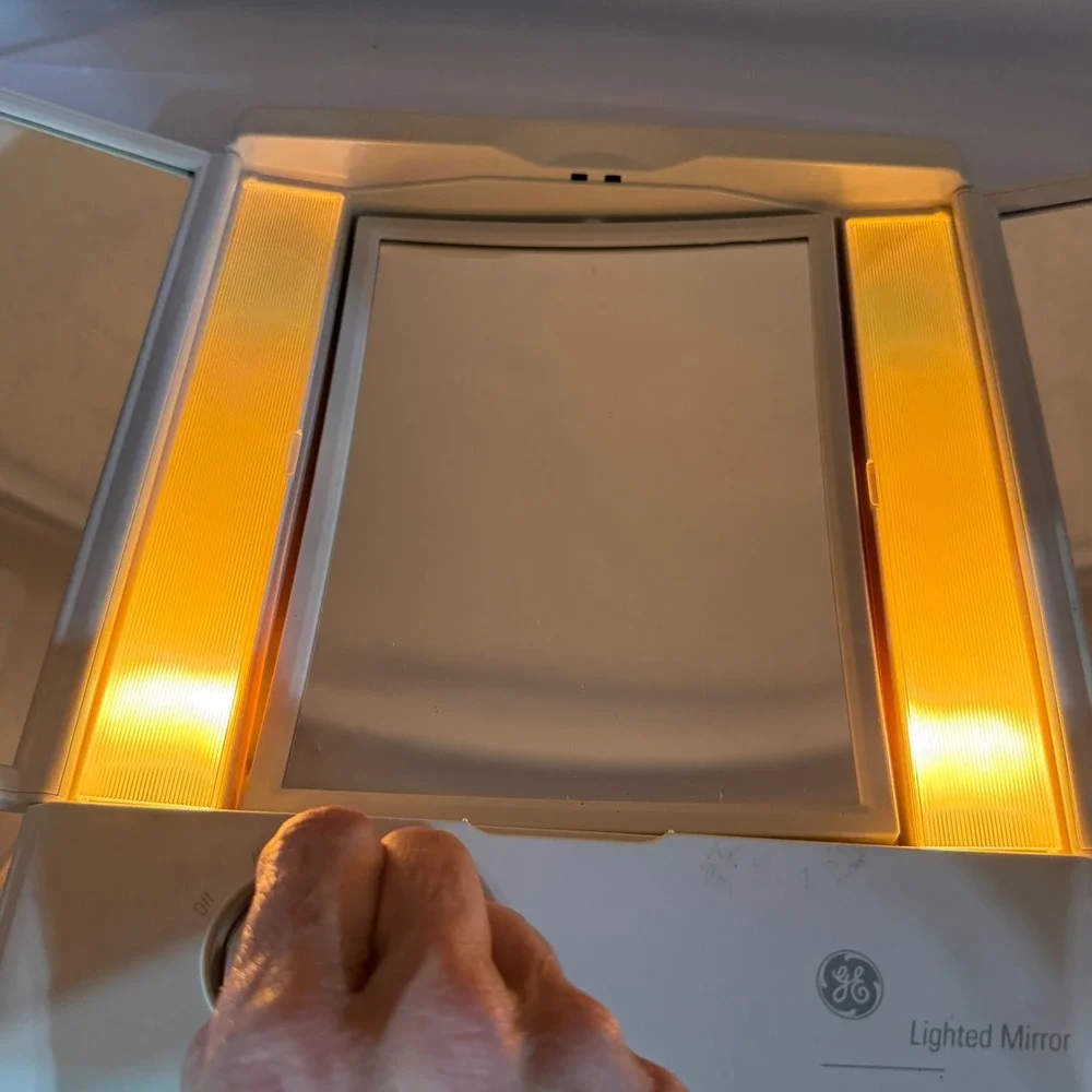 Vtg. GE Lighted Tri-Fold Portable Vanity Makeup Mirror Model 106658‎ Works